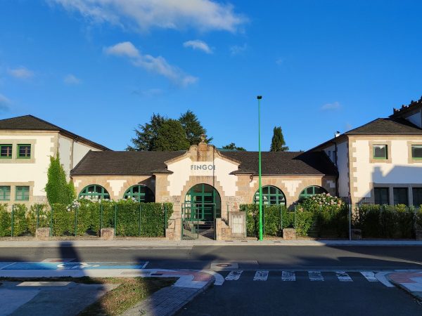 Fachada colegio Colexio Fingoi